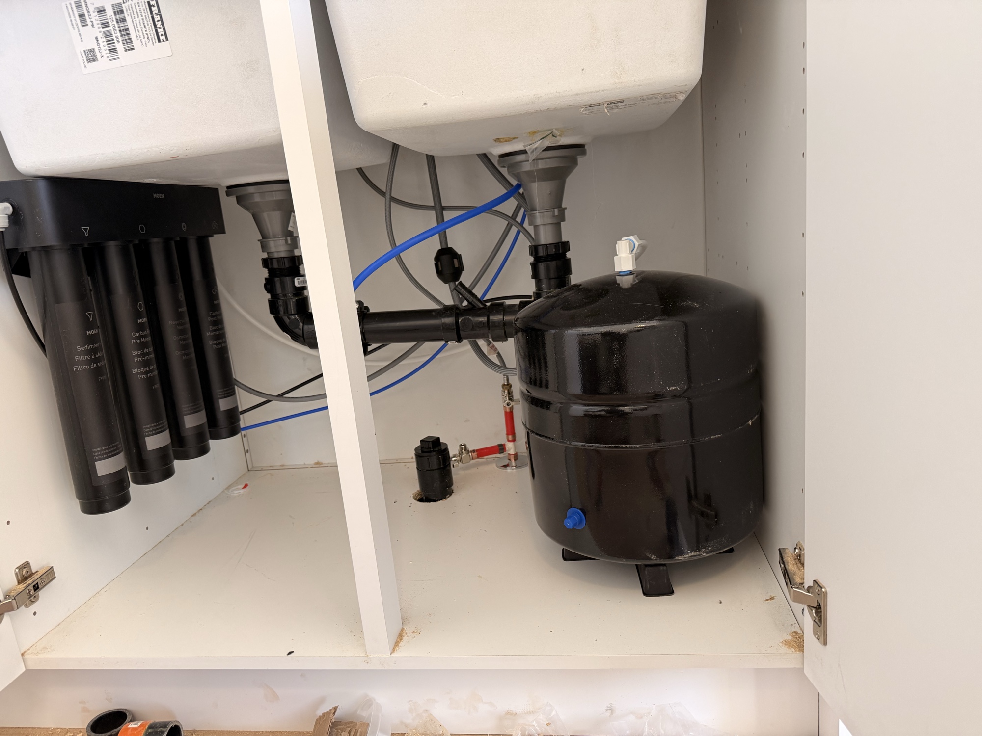 Under-sink water filtration system with expansion tank and neat supply connections